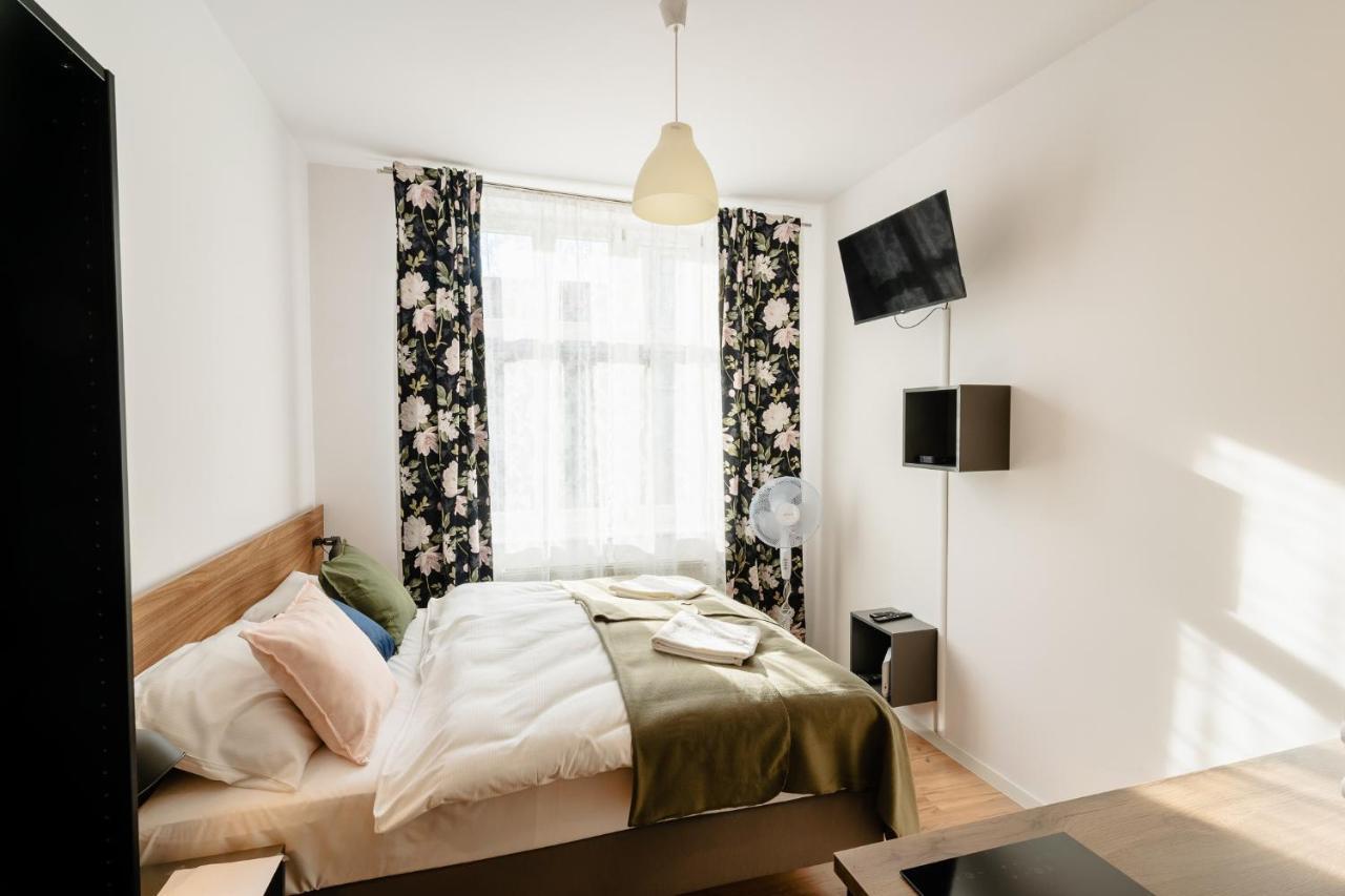 Elegant Very Berry Studios In Poznan Center By Noclegi Renters Exterior photo